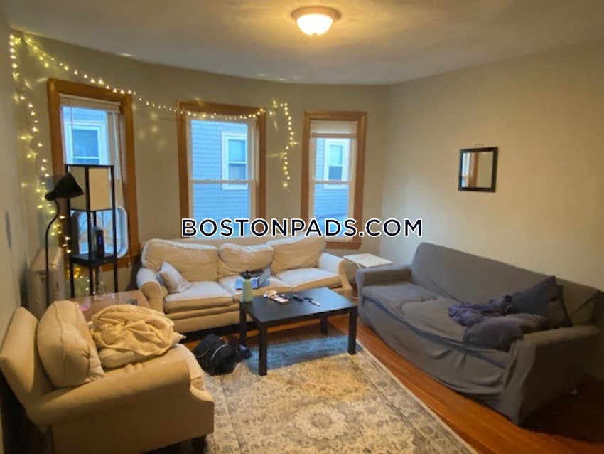 SOMERVILLE - TUFTS - 3 Beds, 1 Bath - Image 2