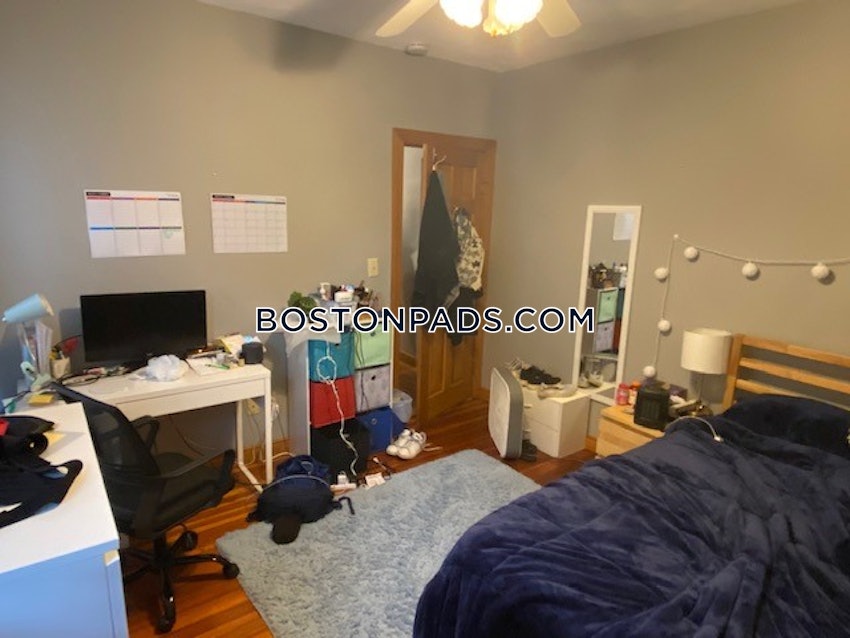 SOMERVILLE - TUFTS - 3 Beds, 1 Bath - Image 5