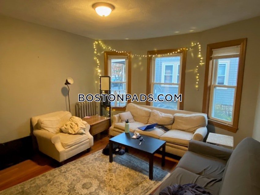 SOMERVILLE - TUFTS - 3 Beds, 1 Bath - Image 1