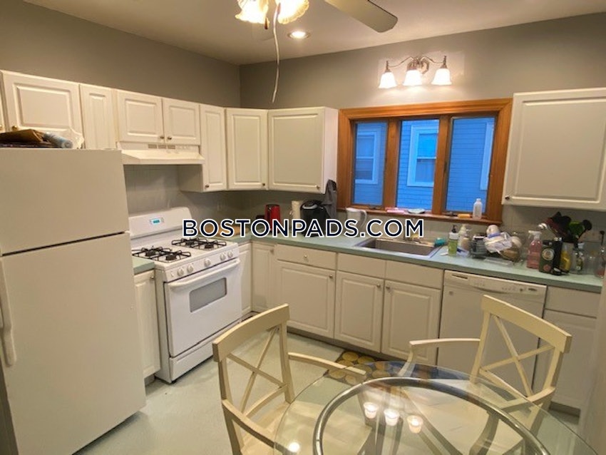 SOMERVILLE - TUFTS - 3 Beds, 1 Bath - Image 3