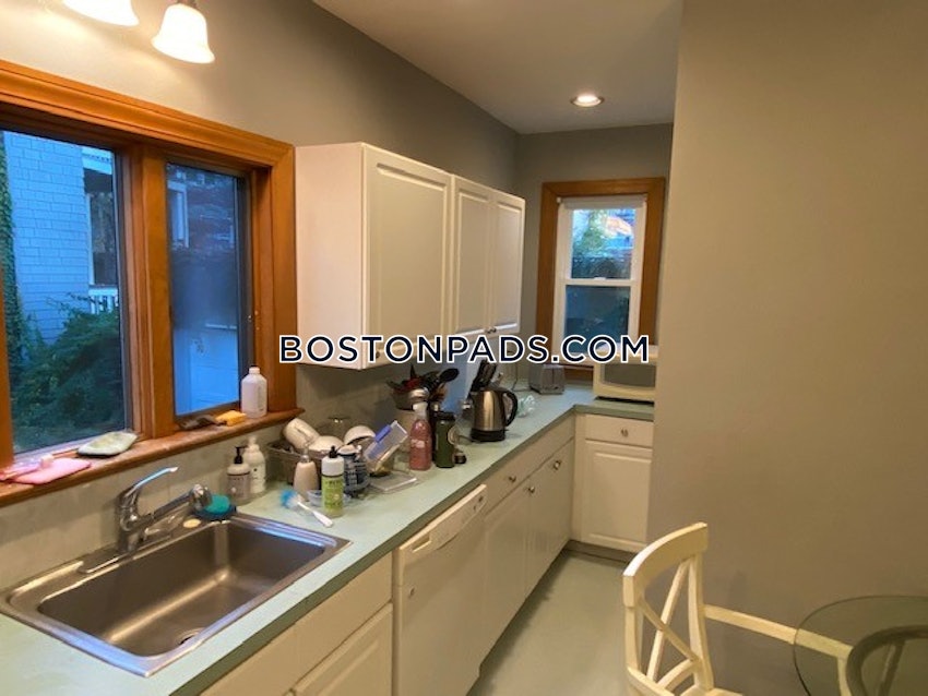 SOMERVILLE - TUFTS - 3 Beds, 1 Bath - Image 13