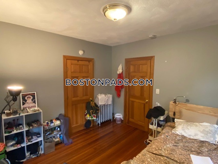 SOMERVILLE - TUFTS - 3 Beds, 1 Bath - Image 9