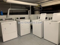 Commonwealth Ave./>, Boston