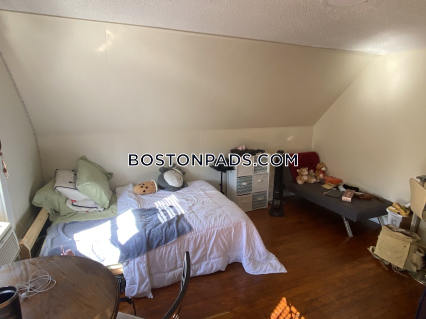 MEDFORD - TUFTS - 2 Beds, 1 Bath - Image 10