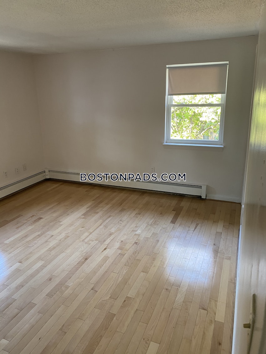 BROOKLINE- BOSTON UNIVERSITY - 5 Beds, 3 Baths - Image 11