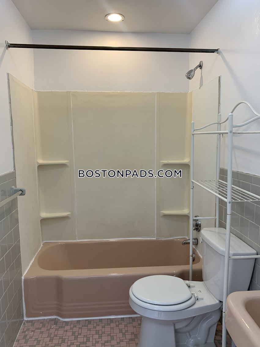 BROOKLINE- WASHINGTON SQUARE - 2 Beds, 1 Bath - Image 18