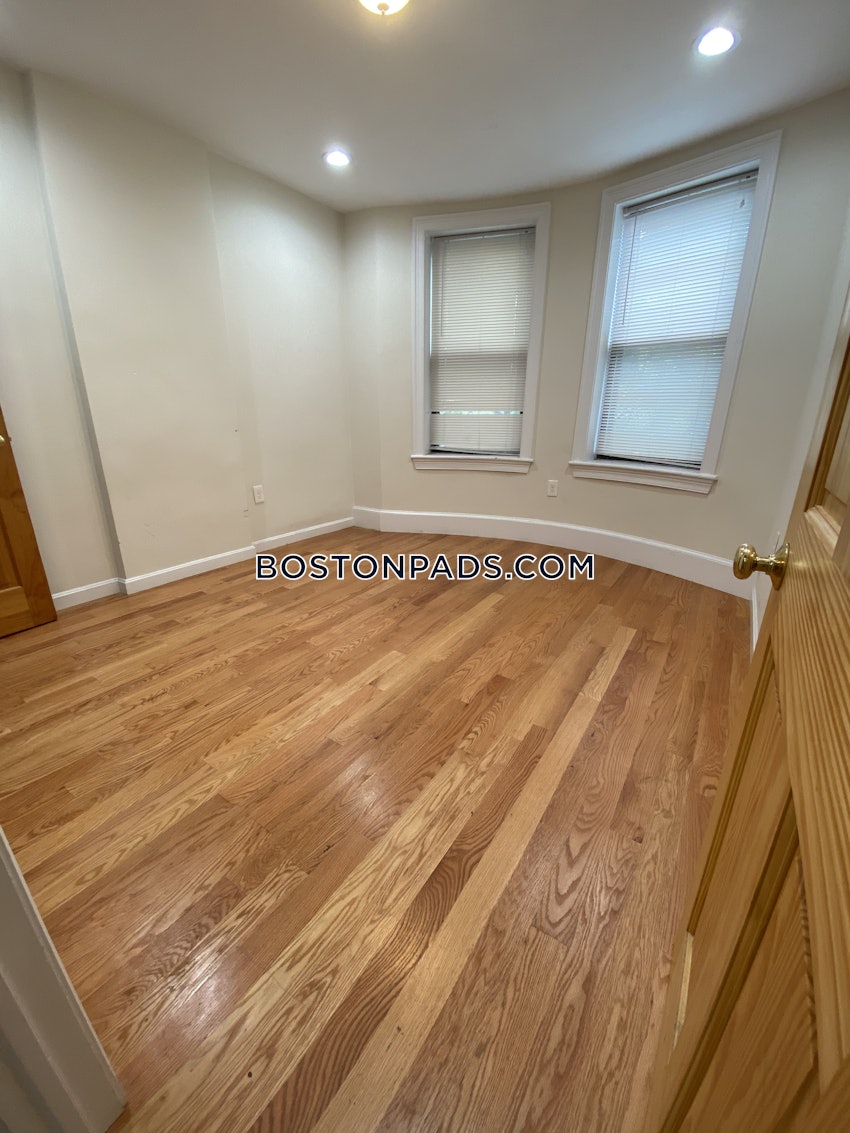 BOSTON - SOUTH END - 4 Beds, 2 Baths - Image 6