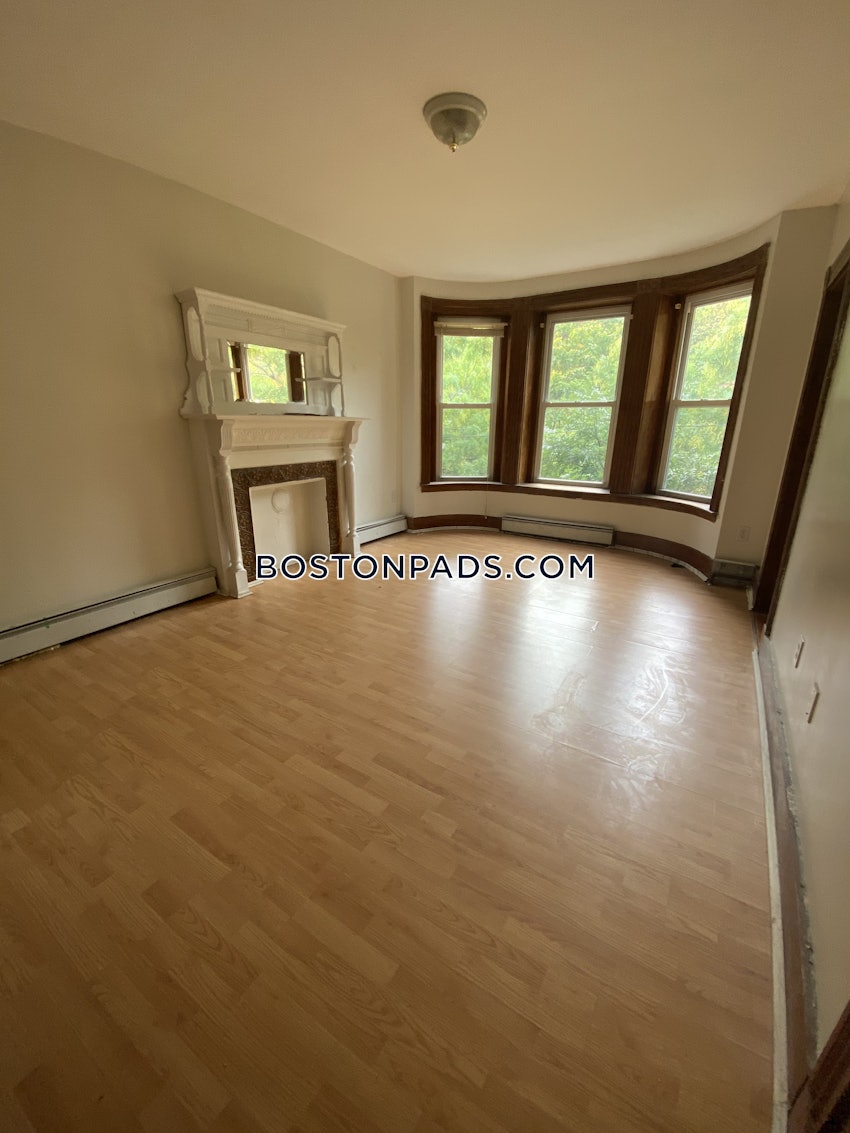 BOSTON - FORT HILL - 5 Beds, 2 Baths - Image 8