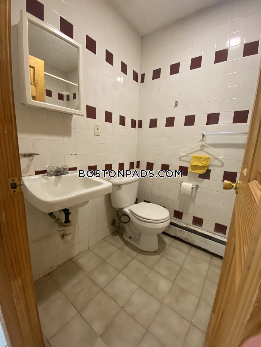 BOSTON - FORT HILL - 5 Beds, 2 Baths - Image 17