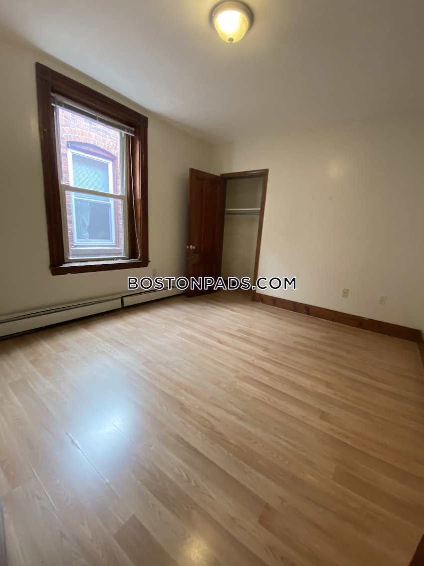 BOSTON - FORT HILL - 5 Beds, 2 Baths - Image 4