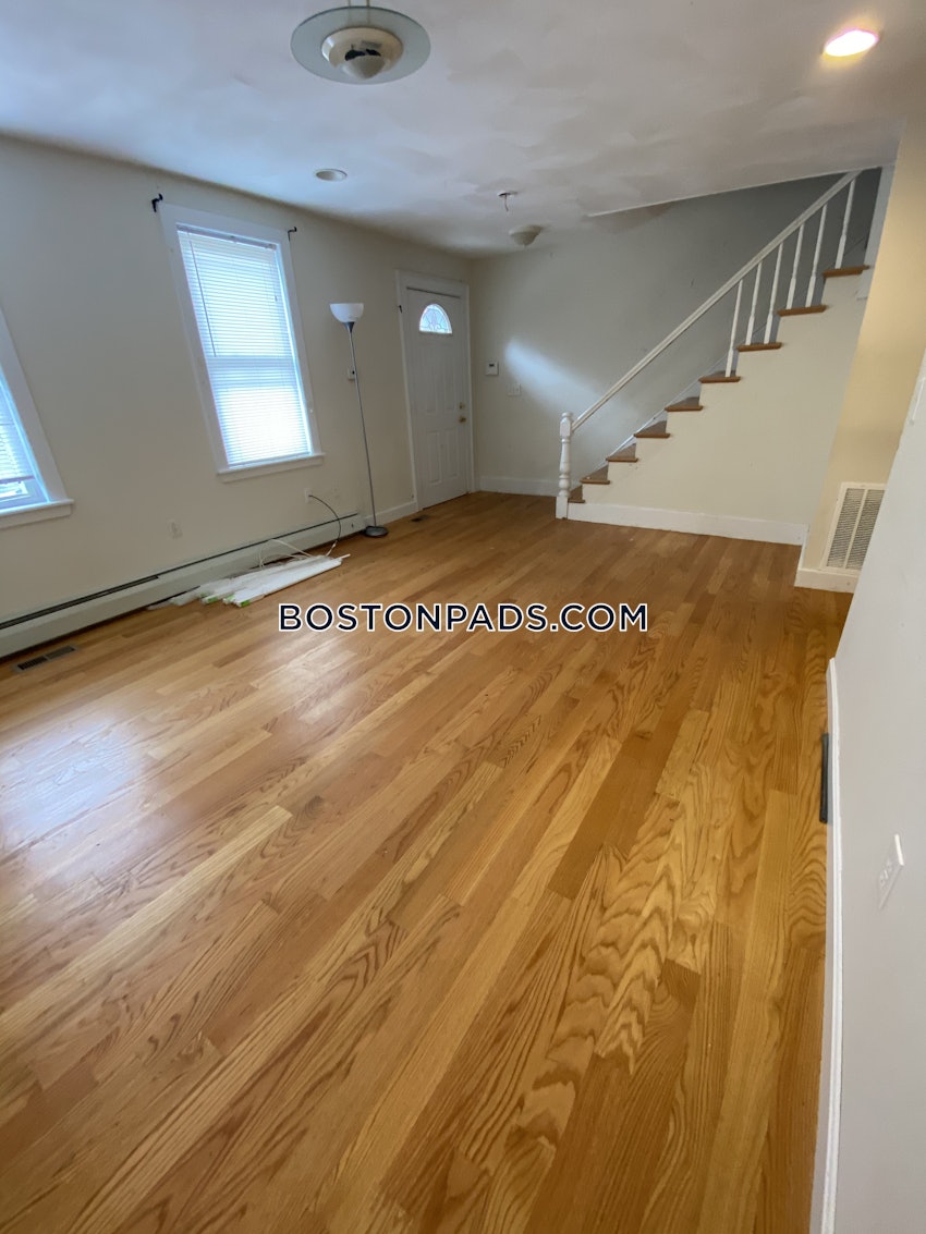 BOSTON - FORT HILL - 5 Beds, 2 Baths - Image 27