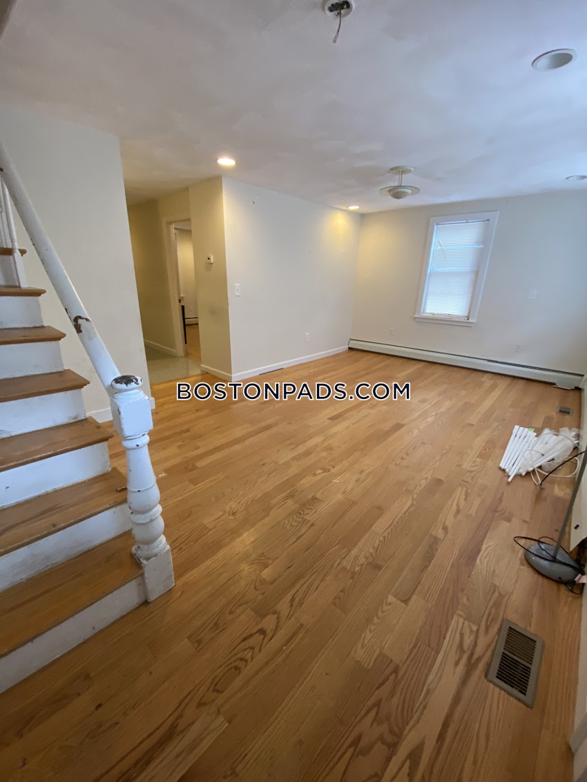BOSTON - FORT HILL - 5 Beds, 2 Baths - Image 26