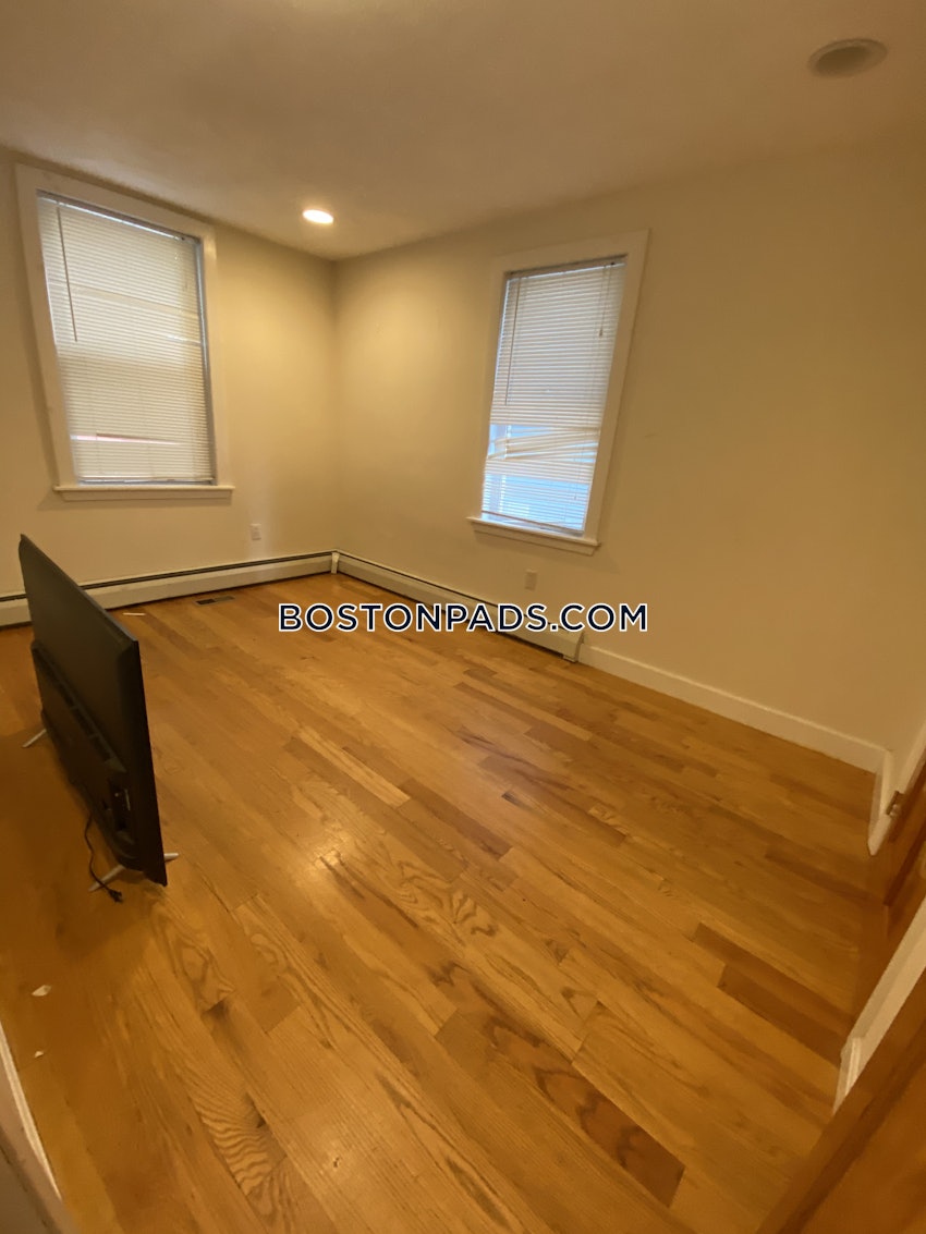 BOSTON - FORT HILL - 5 Beds, 2 Baths - Image 15