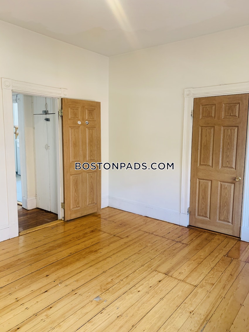 BOSTON - MISSION HILL - 4 Beds, 1 Bath - Image 17