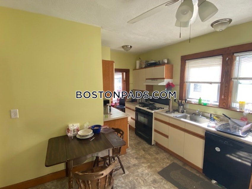 MEDFORD - TUFTS - 3 Beds, 1 Bath - Image 9