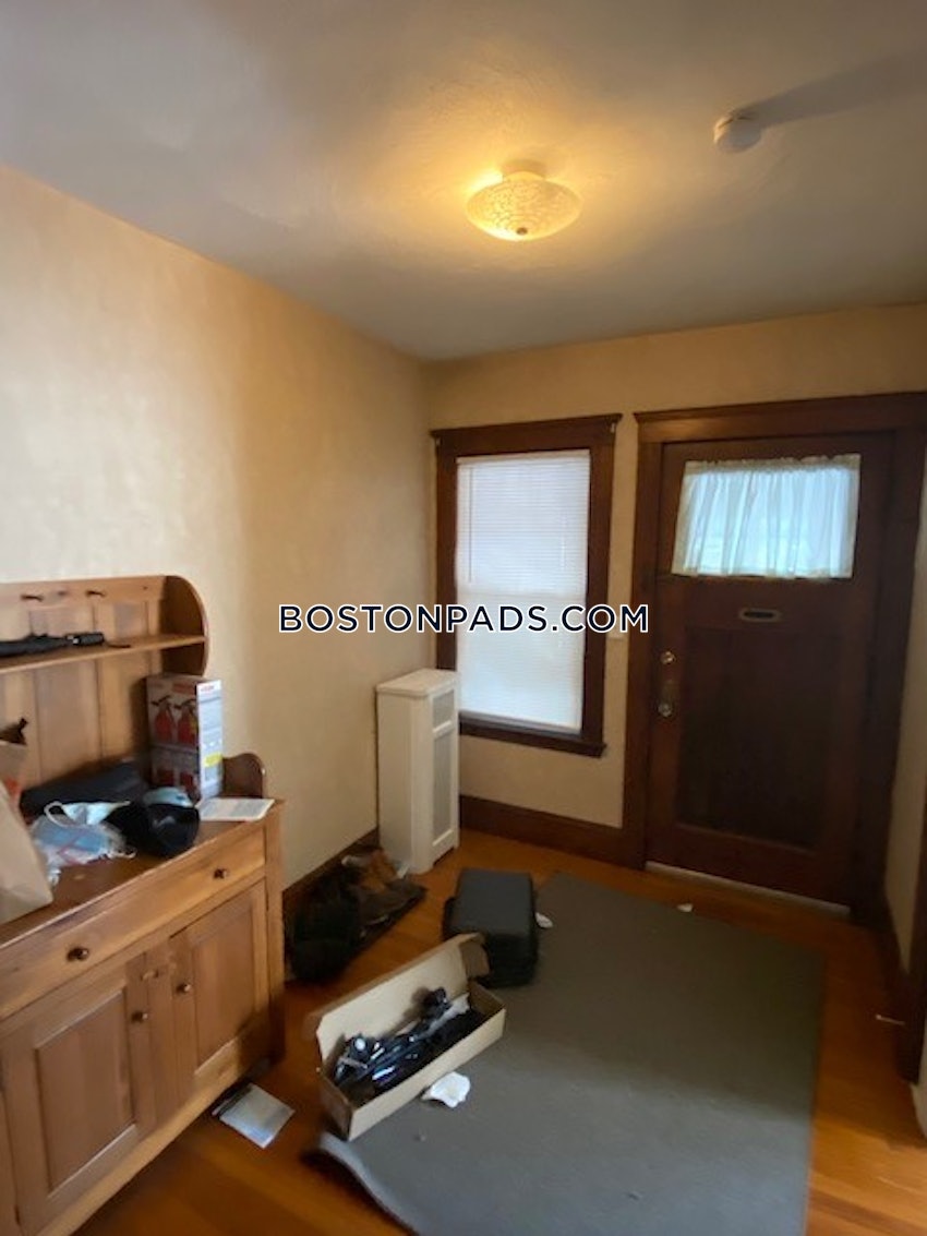 MEDFORD - TUFTS - 3 Beds, 1 Bath - Image 12