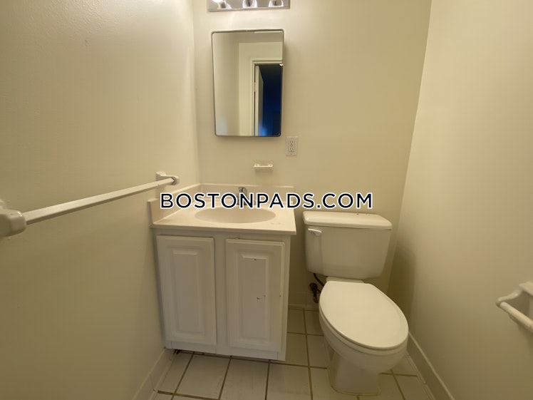 Freeman St., Brookline