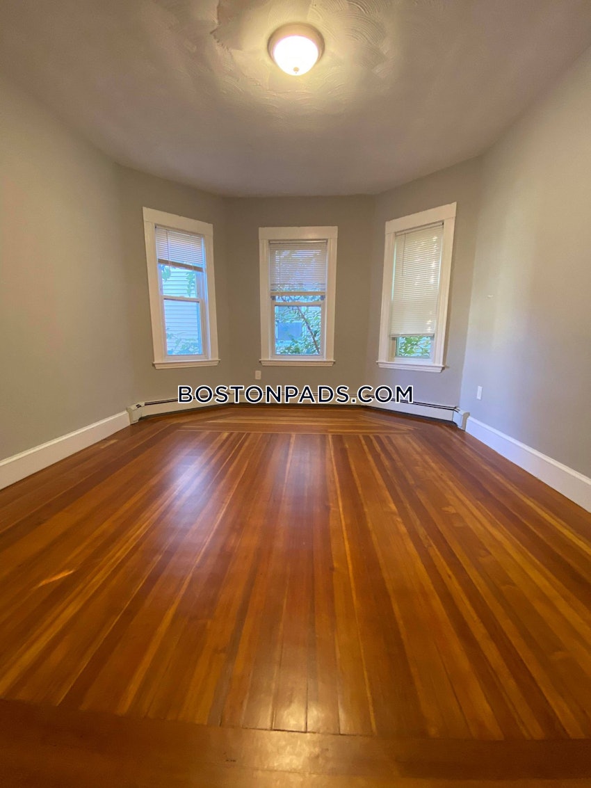 SOMERVILLE - TUFTS - 4 Beds, 2 Baths - Image 27