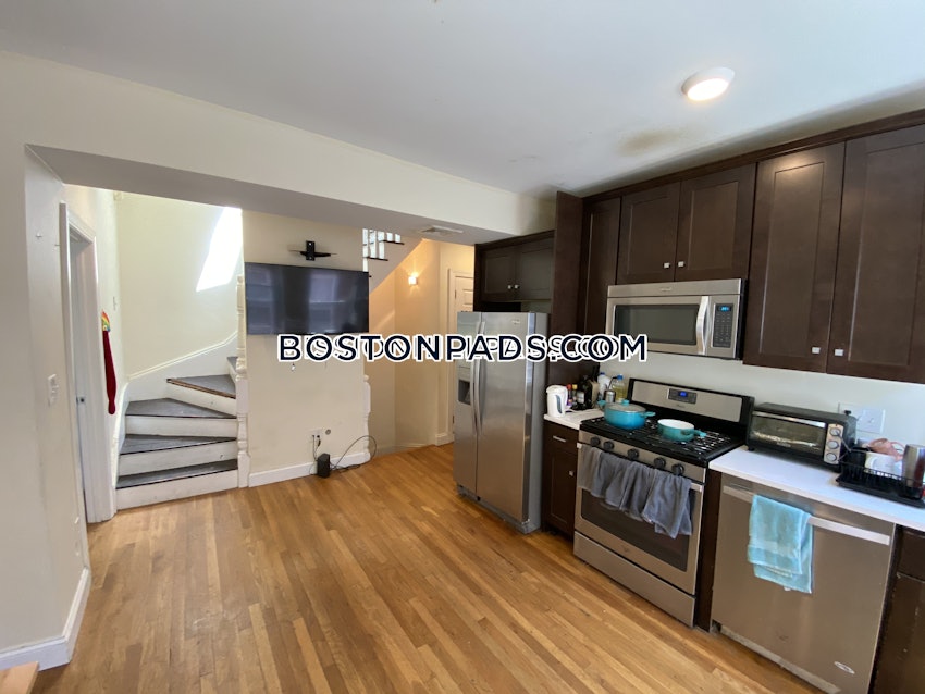 BOSTON - MISSION HILL - 4 Beds, 2 Baths - Image 13