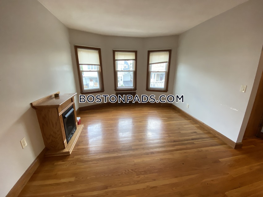 MEDFORD - TUFTS - 5 Beds, 2 Baths - Image 28