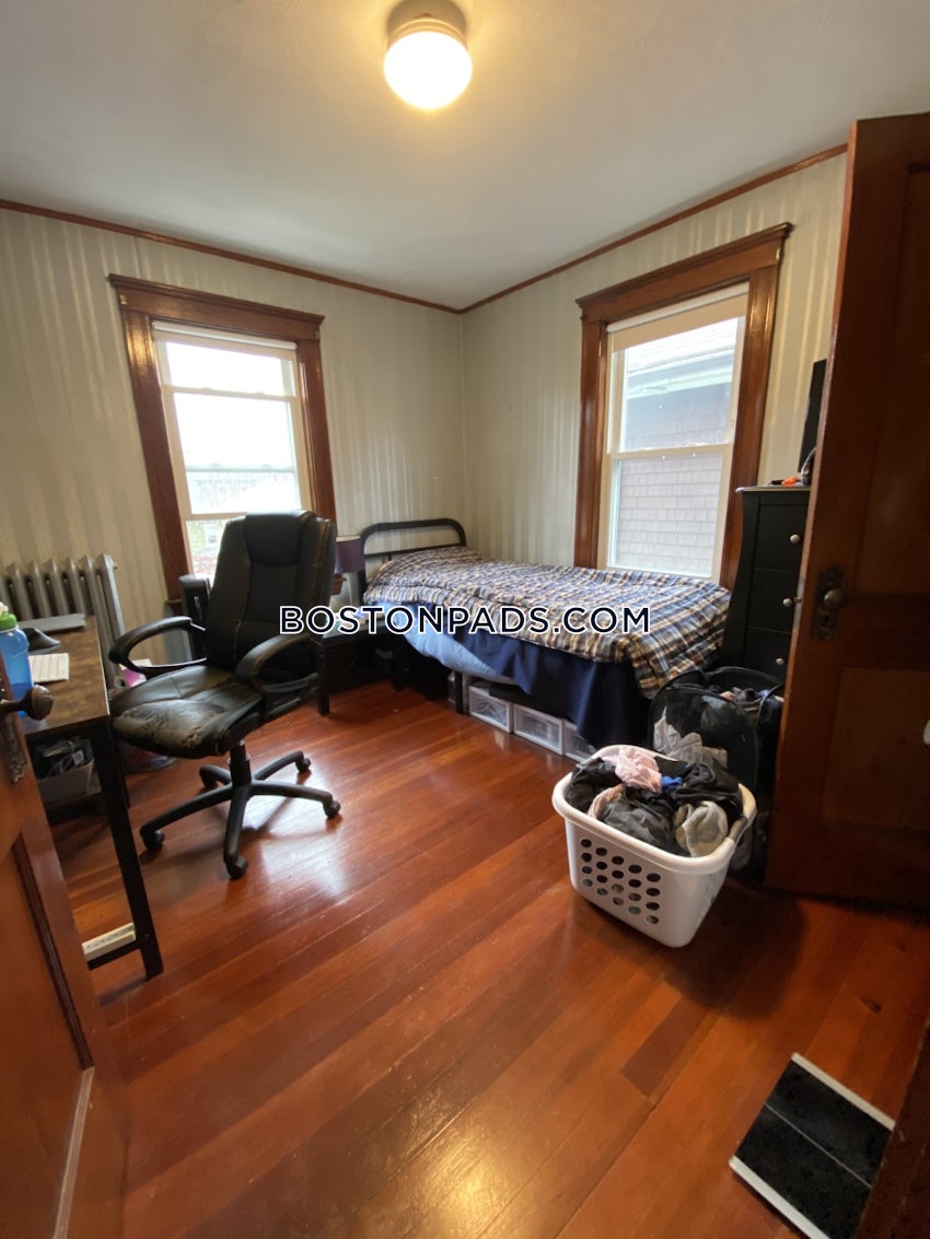 MEDFORD - TUFTS - 5 Beds, 1 Bath - Image 15