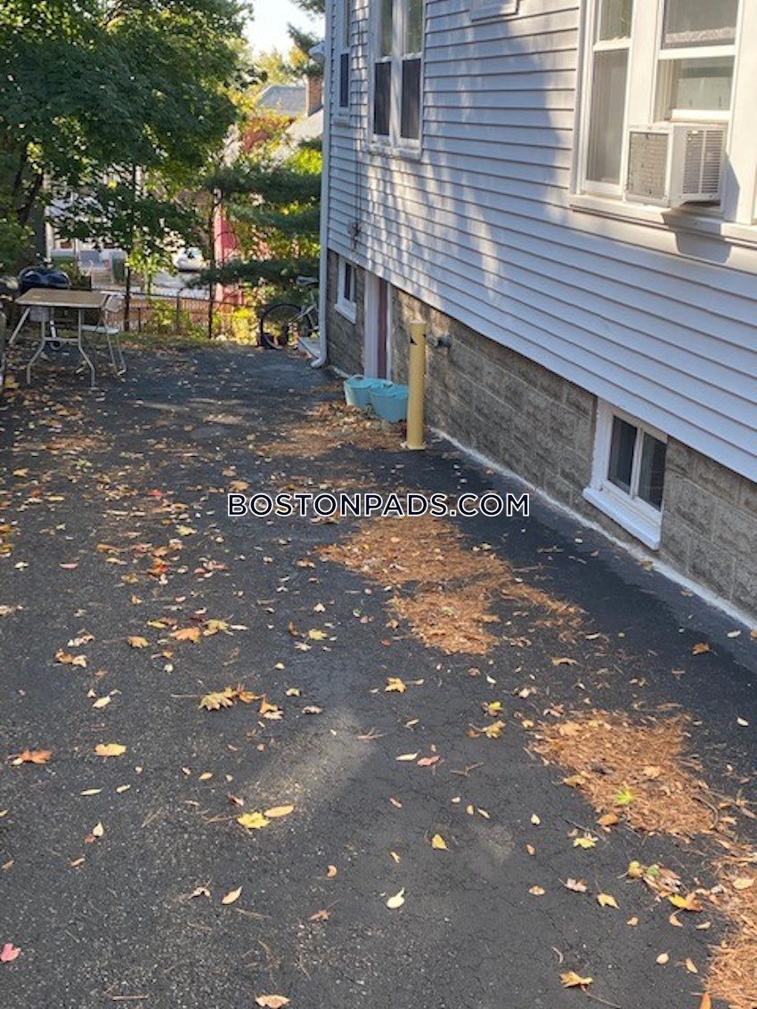 MEDFORD - TUFTS - 3 Beds, 1 Bath - Image 14