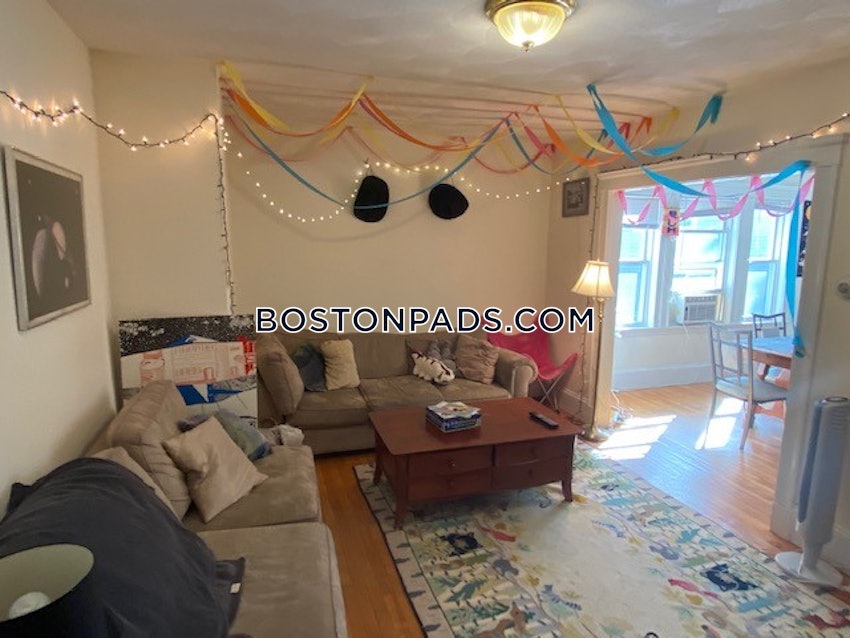 MEDFORD - TUFTS - 3 Beds, 1 Bath - Image 1