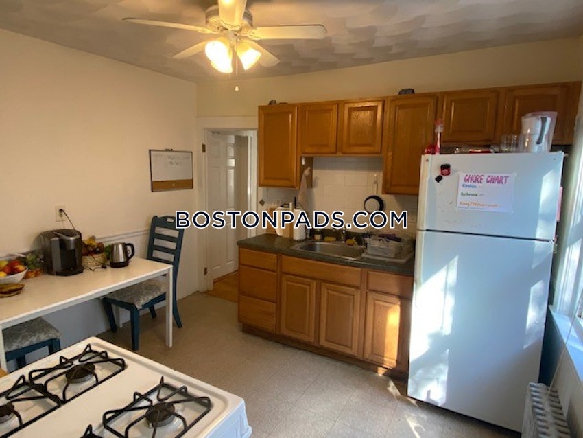 MEDFORD - TUFTS - 3 Beds, 1 Bath - Image 6