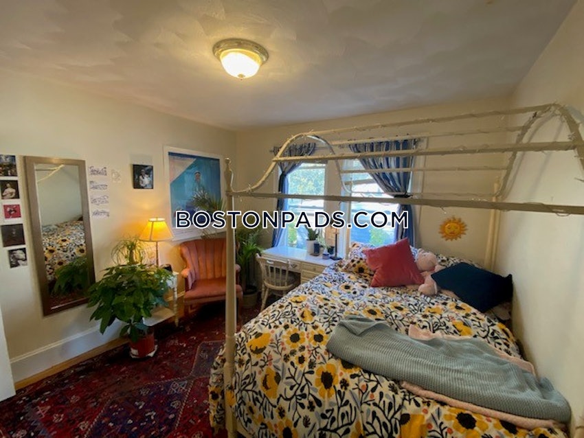 MEDFORD - TUFTS - 3 Beds, 1 Bath - Image 2