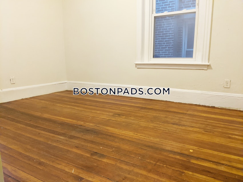 BROOKLINE- WASHINGTON SQUARE - 2 Beds, 1 Bath - Image 4