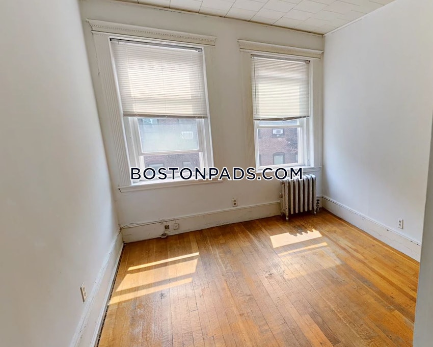 BOSTON - NORTHEASTERN/SYMPHONY - 3 Beds, 1 Bath - Image 4