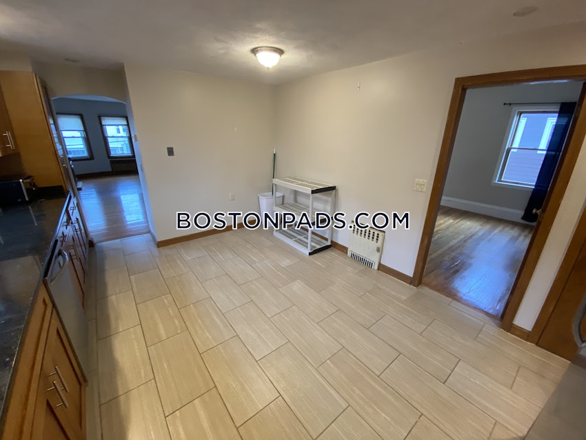 MEDFORD - TUFTS - 5 Beds, 2 Baths - Image 39