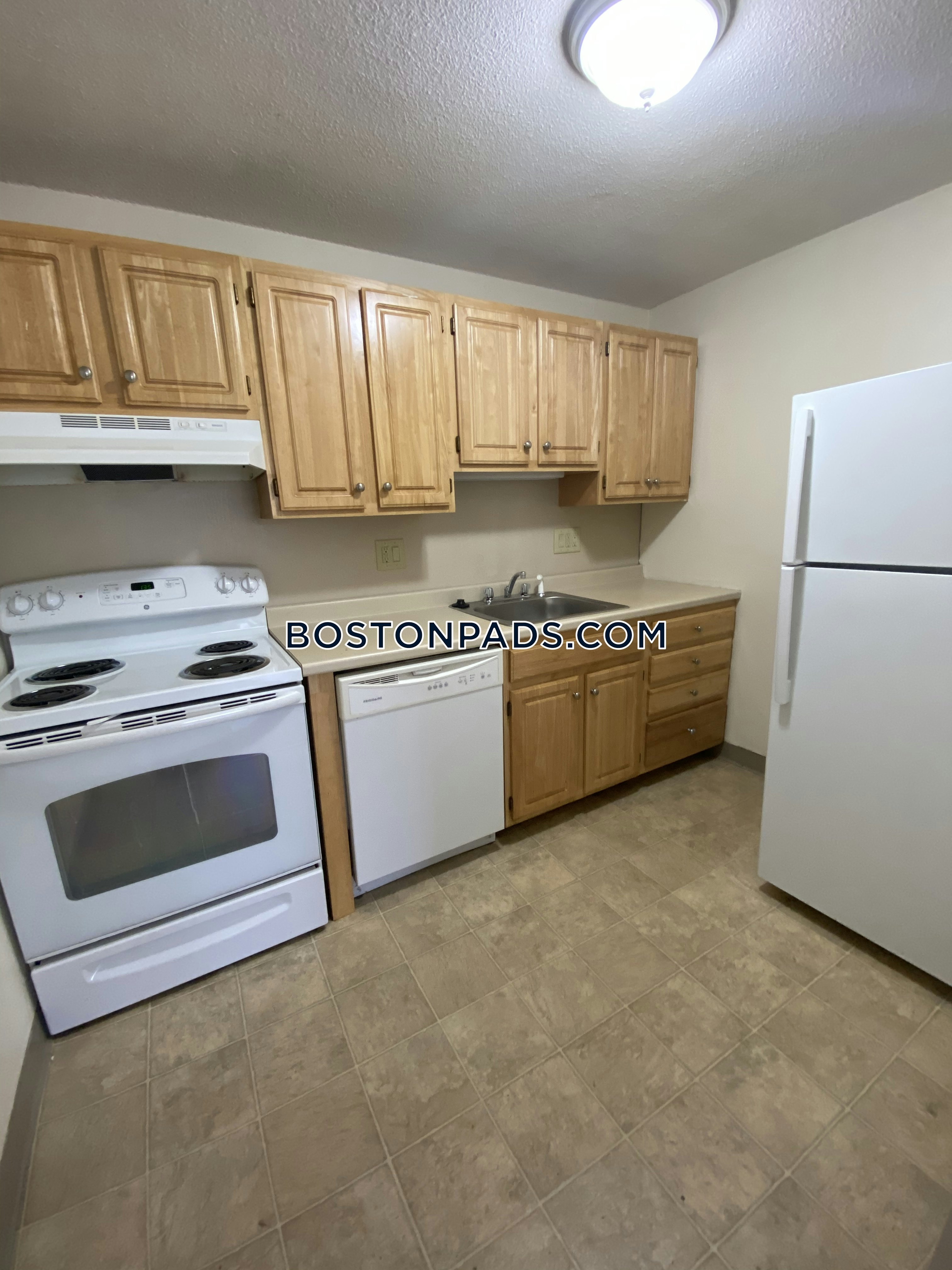 Allston/Brighton Border, Boston, MA - 2 Beds, 1 Bath - $2,800 - ID#8004403
