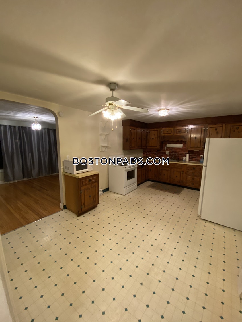 WAKEFIELD - 4 Beds, 1 Bath - Image 8