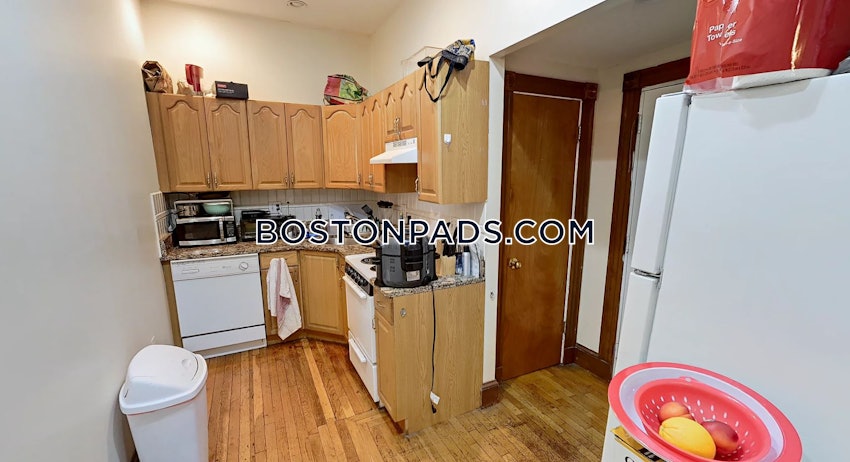 BROOKLINE- BOSTON UNIVERSITY - 3 Beds, 2 Baths - Image 4