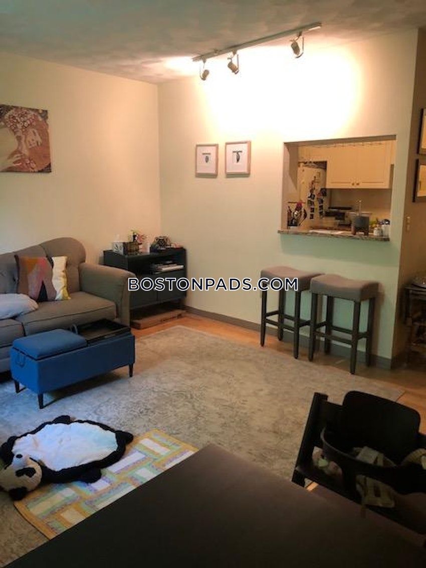 CAMBRIDGE - DAVIS SQUARE - 2 Beds, 1 Bath - Image 4