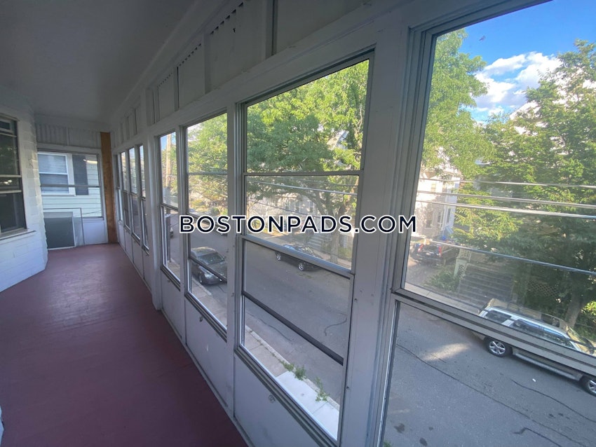 SOMERVILLE - TUFTS - 5 Beds, 2 Baths - Image 27