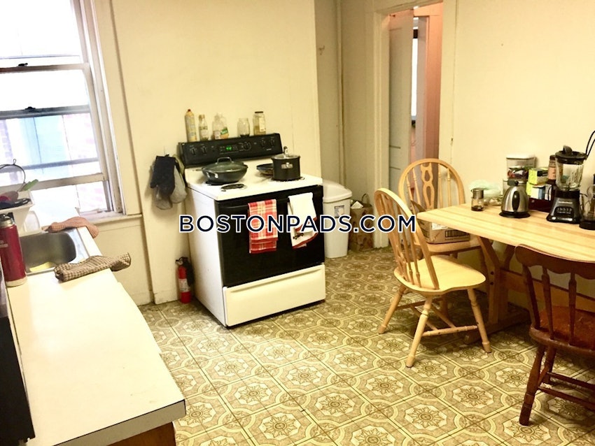 BROOKLINE- LONGWOOD AREA - 3 Beds, 1 Bath - Image 12