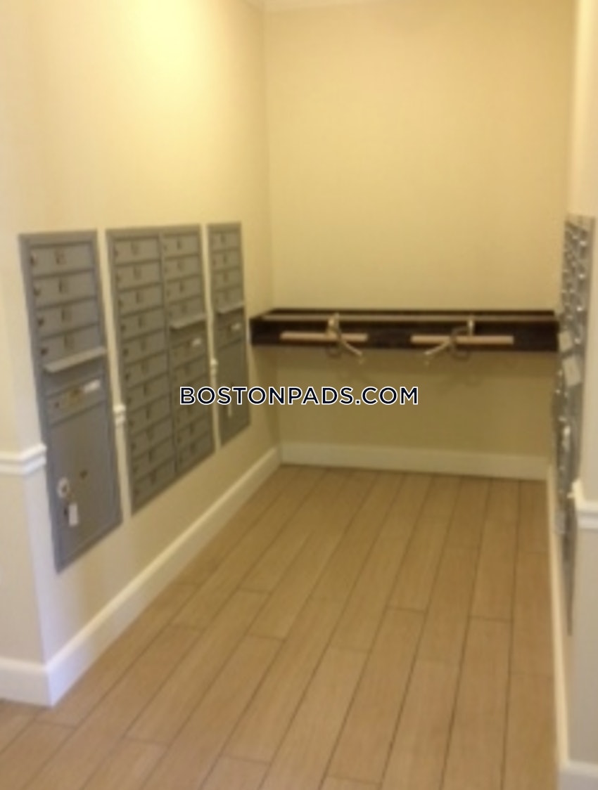 BOSTON - WEST ROXBURY - 1 Bed, 1 Bath - Image 4