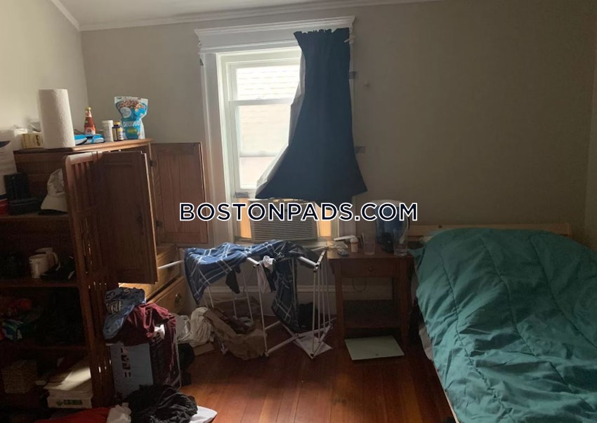 SOMERVILLE - TUFTS - 5 Beds, 1 Bath - Image 17