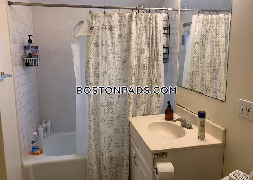 SOMERVILLE - TUFTS - 5 Beds, 1 Bath - Image 25