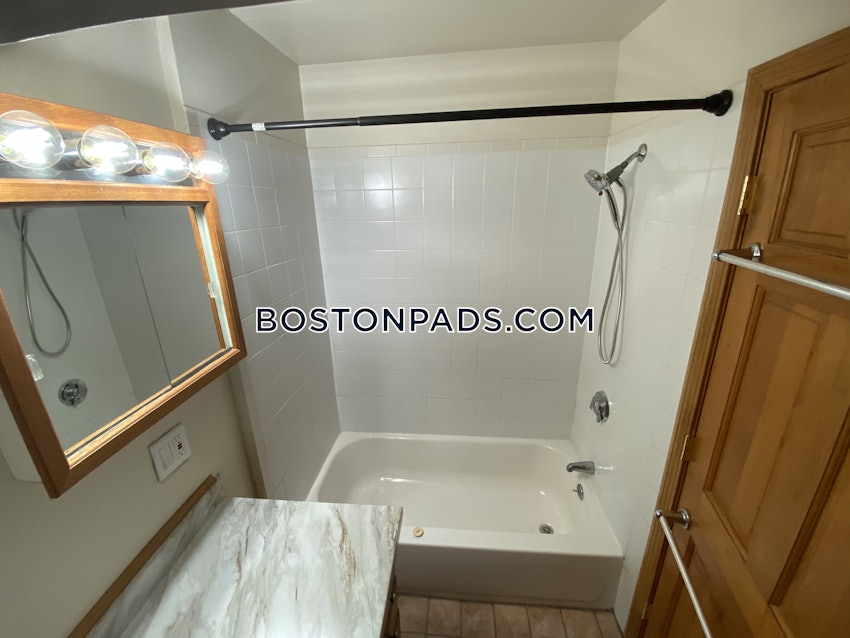 BOSTON - FORT HILL - 3 Beds, 1.5 Baths - Image 21