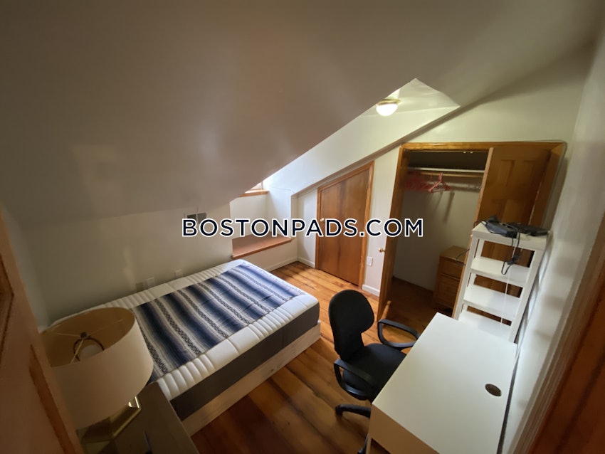 BOSTON - FORT HILL - 3 Beds, 1.5 Baths - Image 3