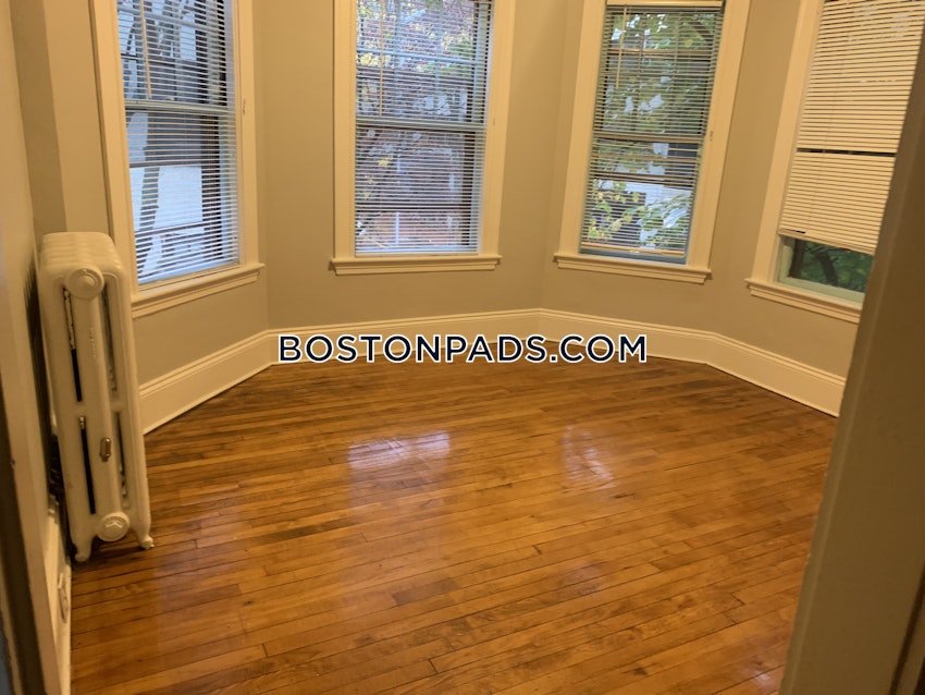 CAMBRIDGE - HARVARD SQUARE - 2 Beds, 1 Bath - Image 9