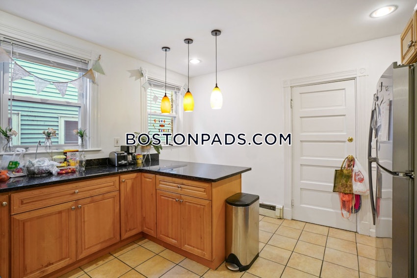 BOSTON - MISSION HILL - 4 Beds, 1 Bath - Image 13