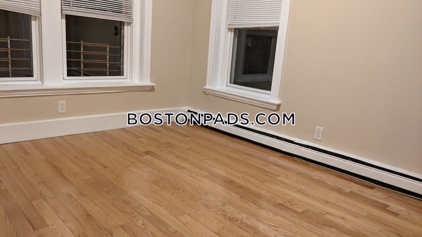 BOSTON - FORT HILL - 3 Beds, 1 Bath - Image 16