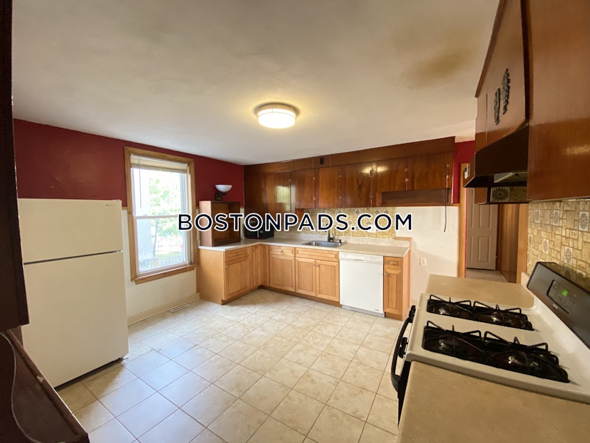 MEDFORD - TUFTS - 3 Beds, 1 Bath - Image 21