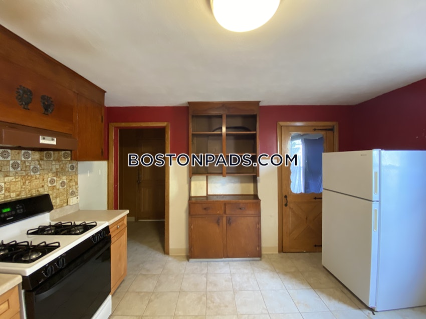 MEDFORD - TUFTS - 3 Beds, 1 Bath - Image 3