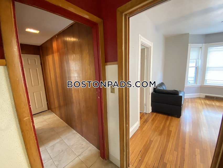 MEDFORD - TUFTS - 3 Beds, 1 Bath - Image 29