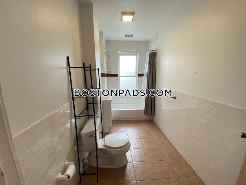 MEDFORD - TUFTS - 3 Beds, 1 Bath - Image 19